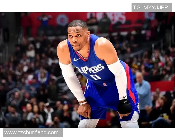 布鲁克洛佩斯如何在NBA赛场上重塑自我与球队的成功之路